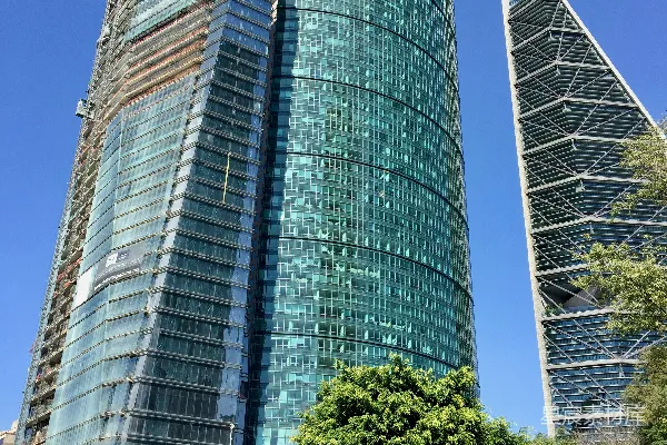 高清摄影 蓝玻璃外墙的高层建筑