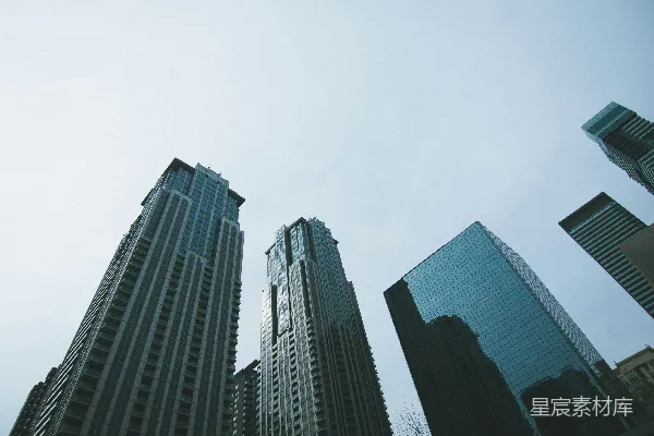 高清摄影 几座高大的建筑物紧挨着彼此。