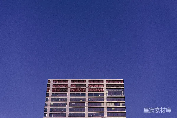 高清摄影 一座带有钟表的高楼