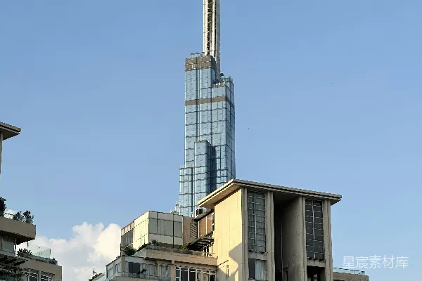高清摄影 一座很高且有很多窗户的建筑
