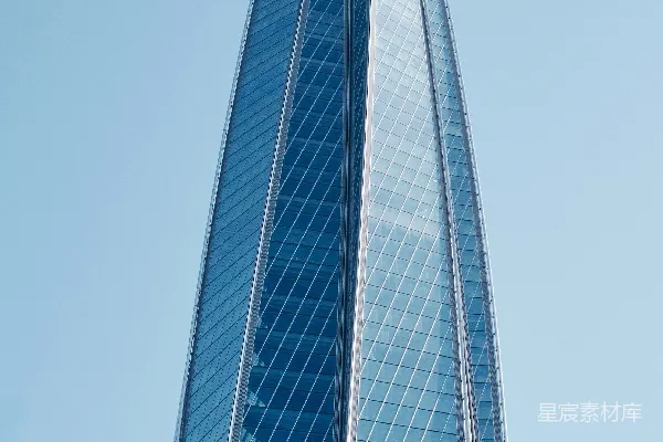 高清摄影 一座很高的建筑物，背景是天空。