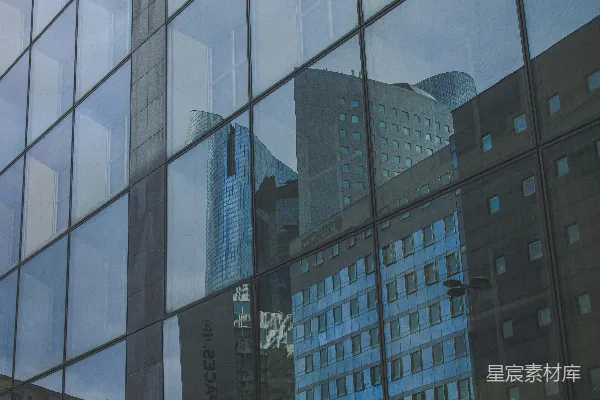 高清摄影 建筑物在建筑物窗户中的倒影