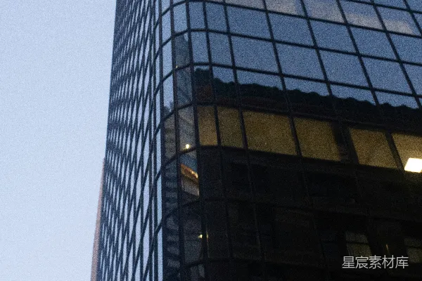 高清摄影 一座很高且有很多窗户的建筑