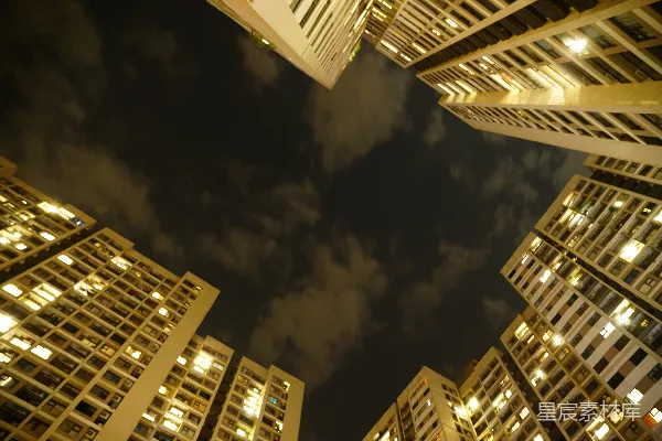 高清摄影 夜晚城市中的一组高楼大厦