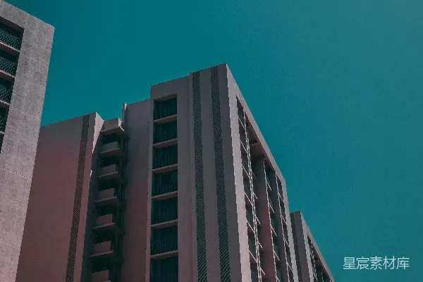 高清摄影 一座高楼，背景是蓝天。
