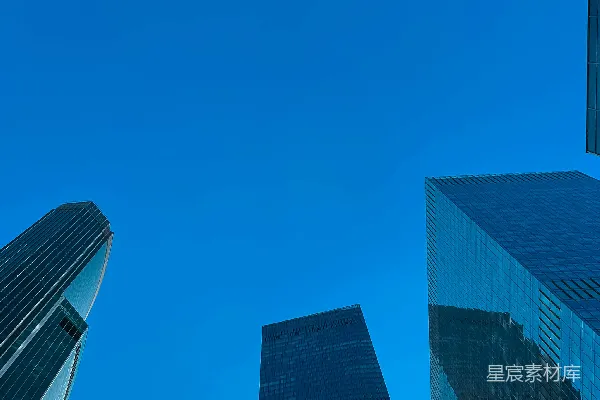 高清摄影 背景是蓝天的一组高建筑物