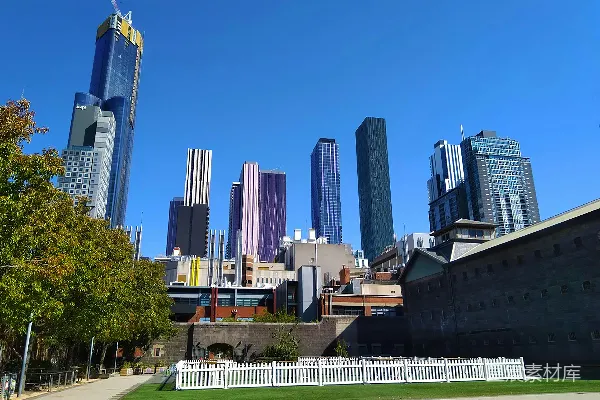 高清摄影 白天蓝天下城市的建筑物