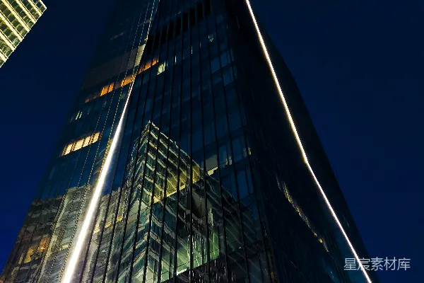 高清摄影 夜间拍摄高层建筑的低角度摄影