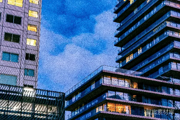 高清摄影 几栋高大的建筑物并排矗立着。