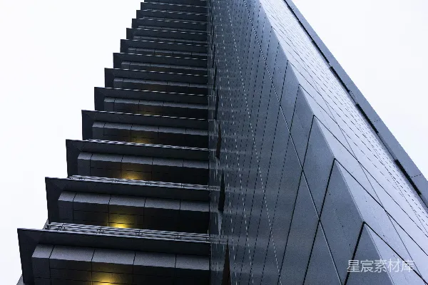 高清摄影 低角度拍摄的灰色高层建筑