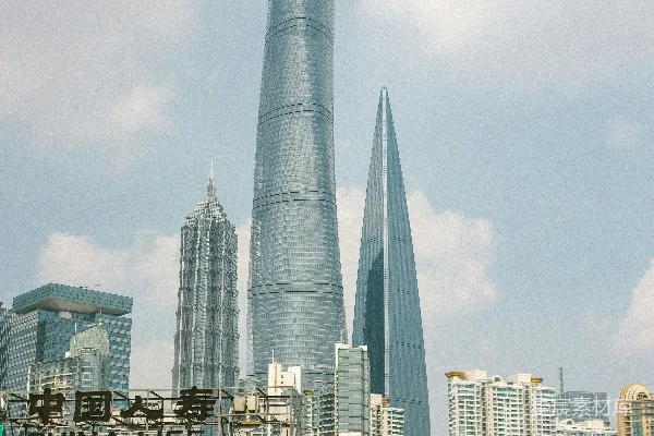 高清摄影 白天白色天空下的城市天际线