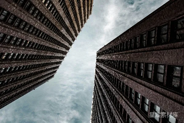 高清摄影 低角度拍摄棕色高层建筑在白云蓝天下的景象