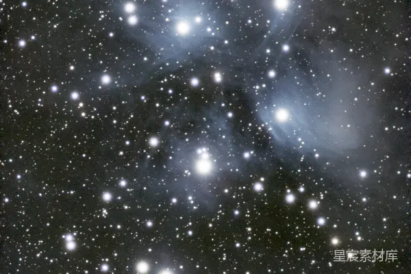 深空中一颗闪烁着亮光星 Cluster 带有发光的星际云。