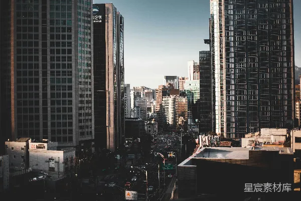 高清摄影 白天马路边的高层建筑