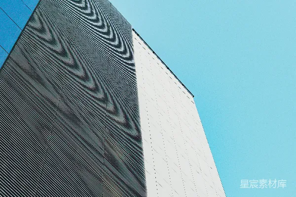 高清摄影 一座高楼，背景是蓝天。