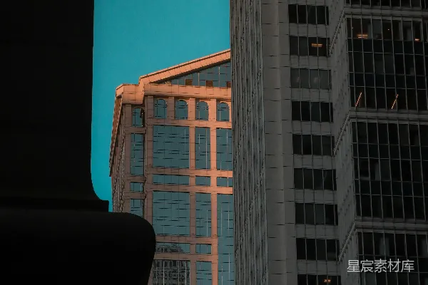 高清摄影 这座城市中一座非常高大的建筑物的景象。