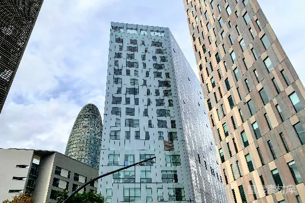 高清摄影 几座高大的建筑物并排相邻