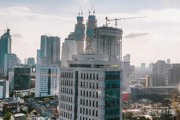 高清摄影 白天白云下的城市建筑