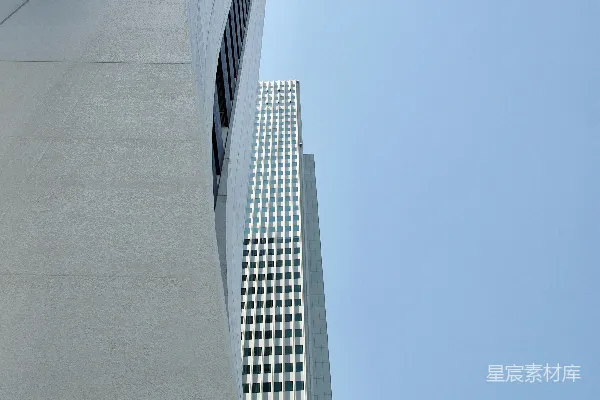 高清摄影 一座很高的建筑紧挨着另一座很高的建筑