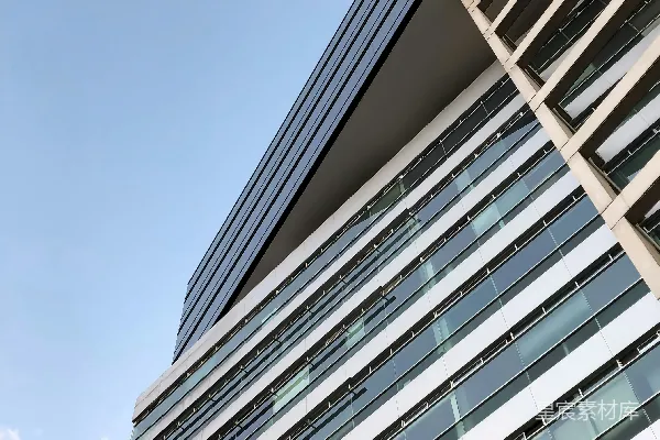 高清摄影 蓝天下的低角度建筑照片
