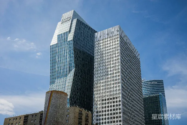高清摄影 几栋高大的建筑物紧挨着。