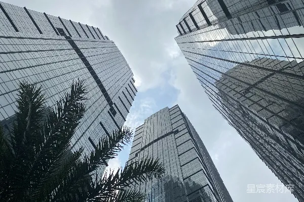 高清摄影 两座高大的建筑并排坐落在一起。