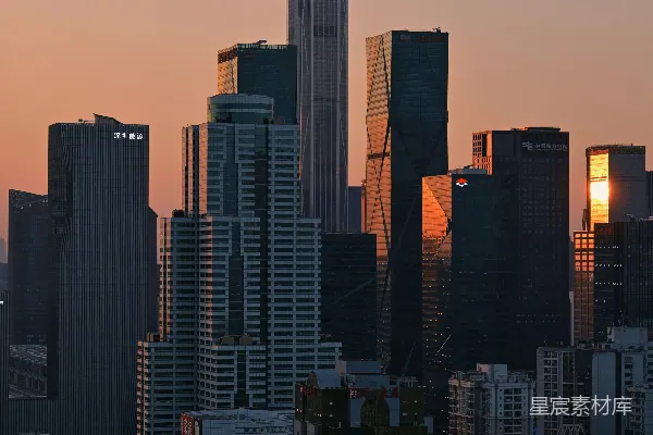 高清摄影 摩天大楼剪影在温暖的夕阳下。