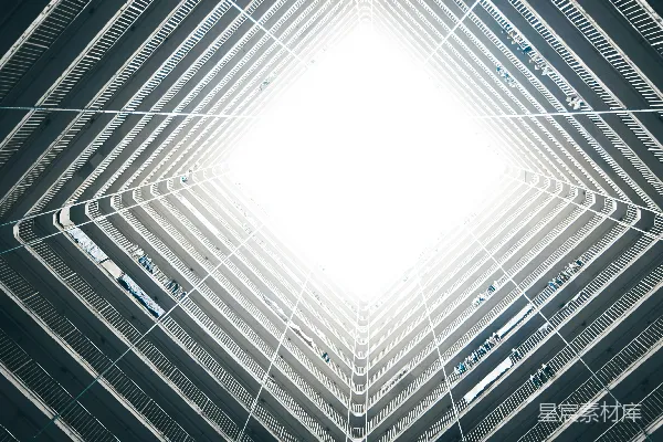 高清摄影 一栋建筑中央的白色方块