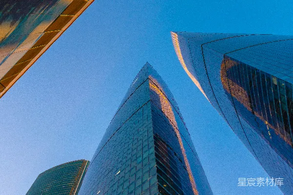 高清摄影 三栋高层建筑在白天