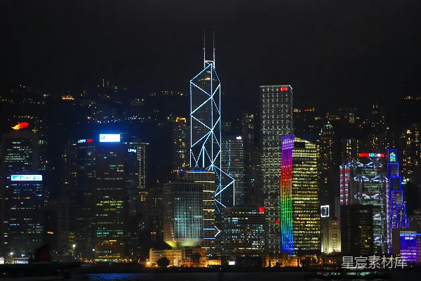高清摄影 夜幕下的城市天际线，高楼大厦灯火通明。