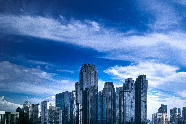 高清摄影 城市建筑在蓝天下的白天