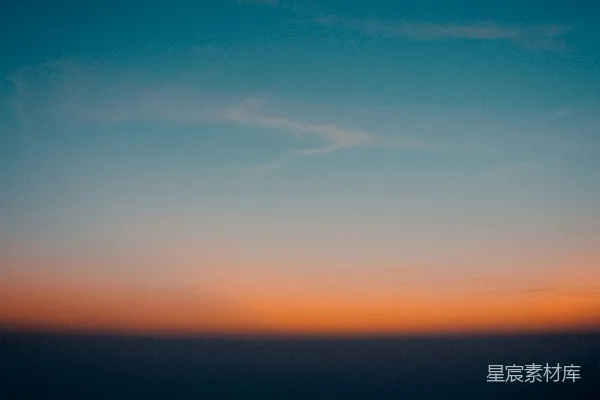 山顶夜晚天空的景色