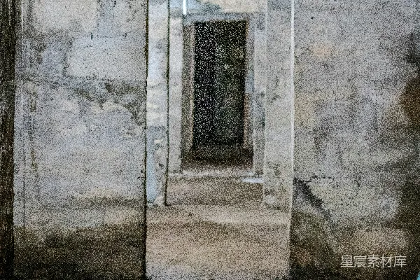 高清摄影 在一座黑暗的未完工的混凝土建筑中，门廊逐渐消失。