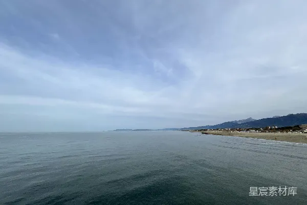 船上看海的一景
