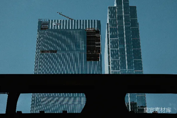 几座高大的建筑