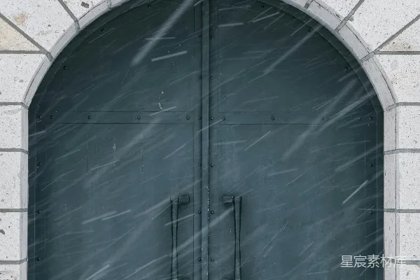 高清摄影 在下雪时，拱形门廊上有两扇门。