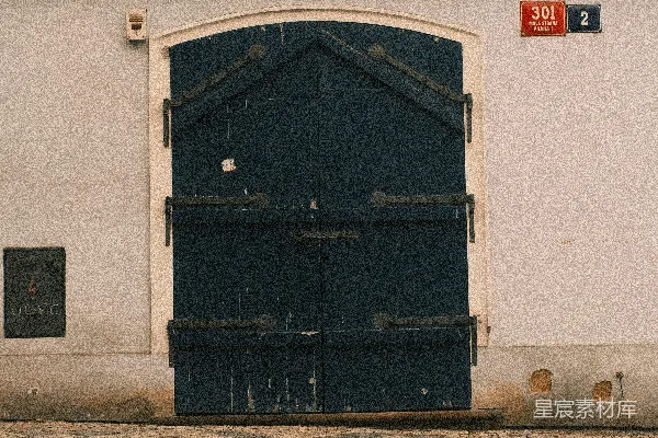 高清摄影 一座建筑物上的一扇深蓝色木门
