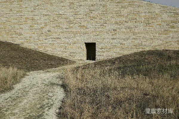 高清摄影 石头建筑，小门洞，干草