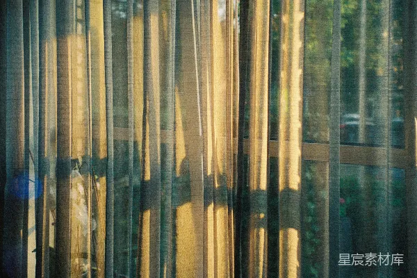 高清摄影 阳光照射在黄色窗帘上