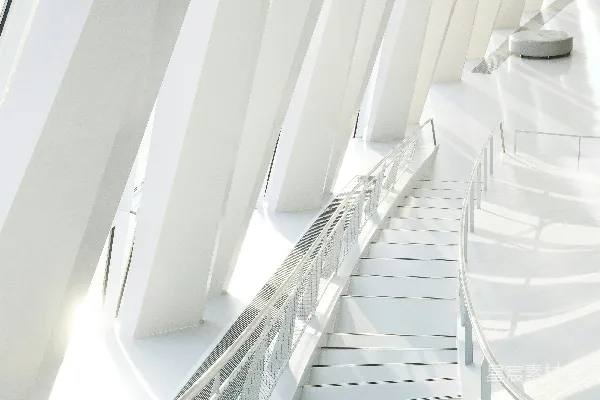 高清摄影 建筑中的空楼梯