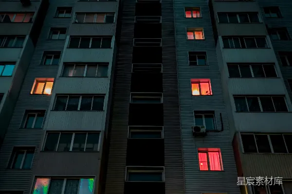 夜晚灯火辉煌的高楼大厦