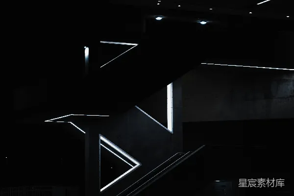 黑白字母M