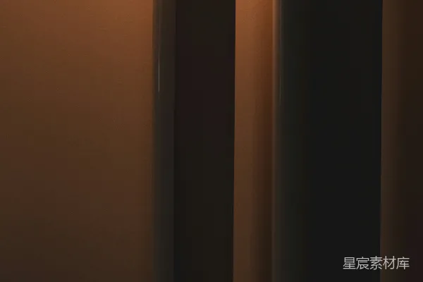 高清摄影 一盏挂在墙边的灯