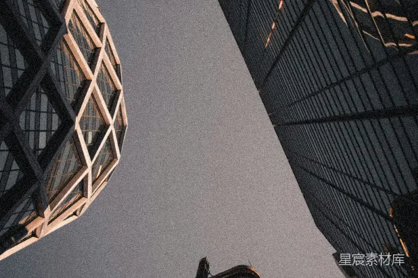 蠕虫视角下的建筑照片