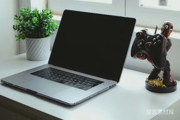 高清摄影 MacBook Pro在白色桌子上