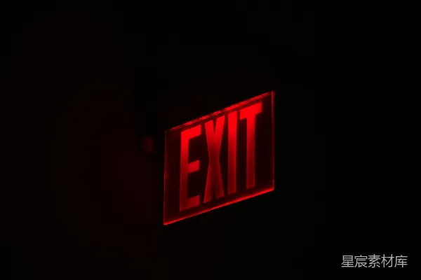 高清摄影 红灯在黑暗中发光
