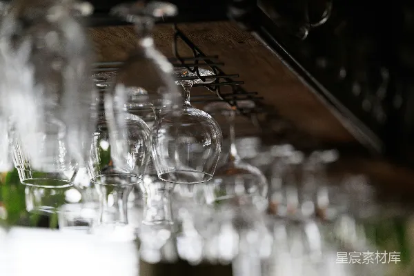高清摄影 倒挂的酒杯