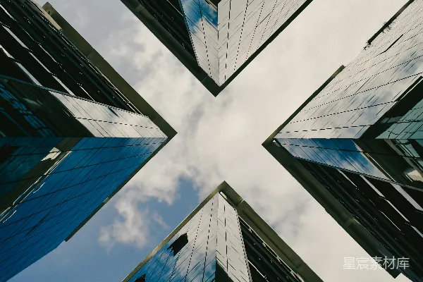 高清摄影 蓝天下的日间高楼建筑低角度摄影