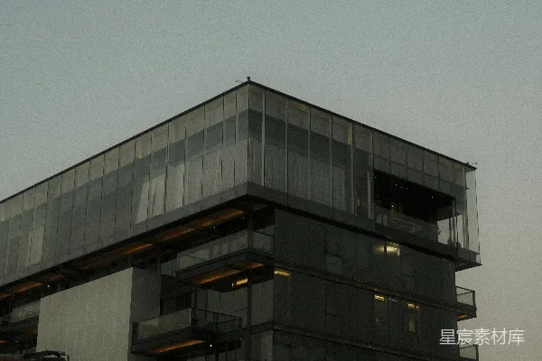 高清摄影 现代化的玻璃幕墙建筑与天空相映成趣