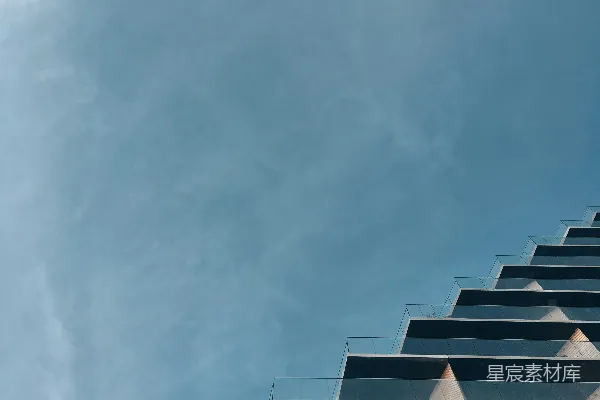 白天灰褐色的建筑物